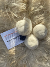 Load image into Gallery viewer, Wool Dryer Ball Kit