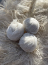 Load image into Gallery viewer, Wool Dryer Ball Kit